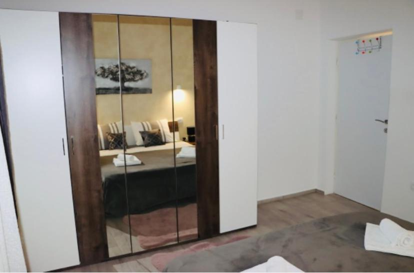 Iva Apartman Sa Bazenom Donji Zemunik Exterior photo